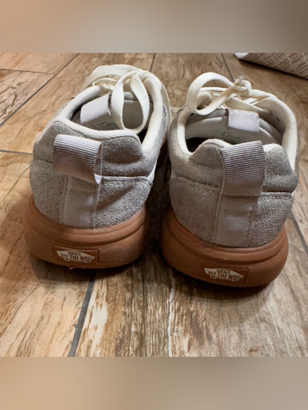 Vans Women's Light Beige Suede Sneakers with Gum Sole. Size 7 - Picture 5 of 7